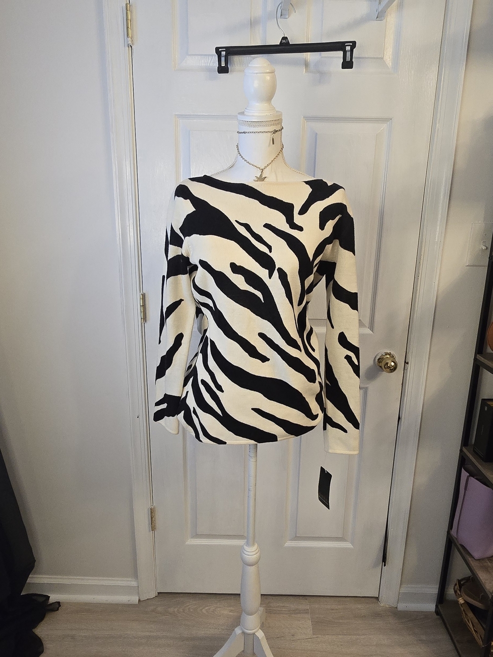 Dana Buchman Women's Black and White Zebra Print Long-Sleeve Top & Scarf NWT